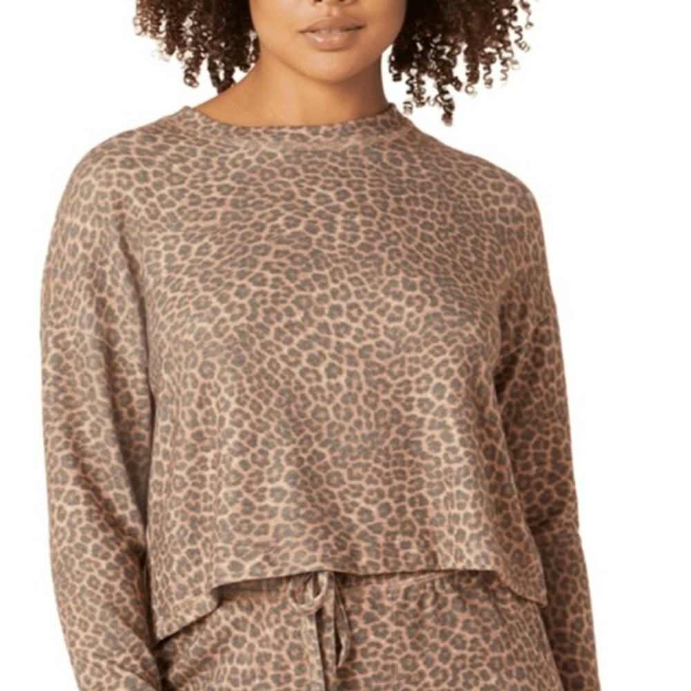 Beyond Yoga Women's Brushed Up Cropped Pullover Classic Leopard Size Large